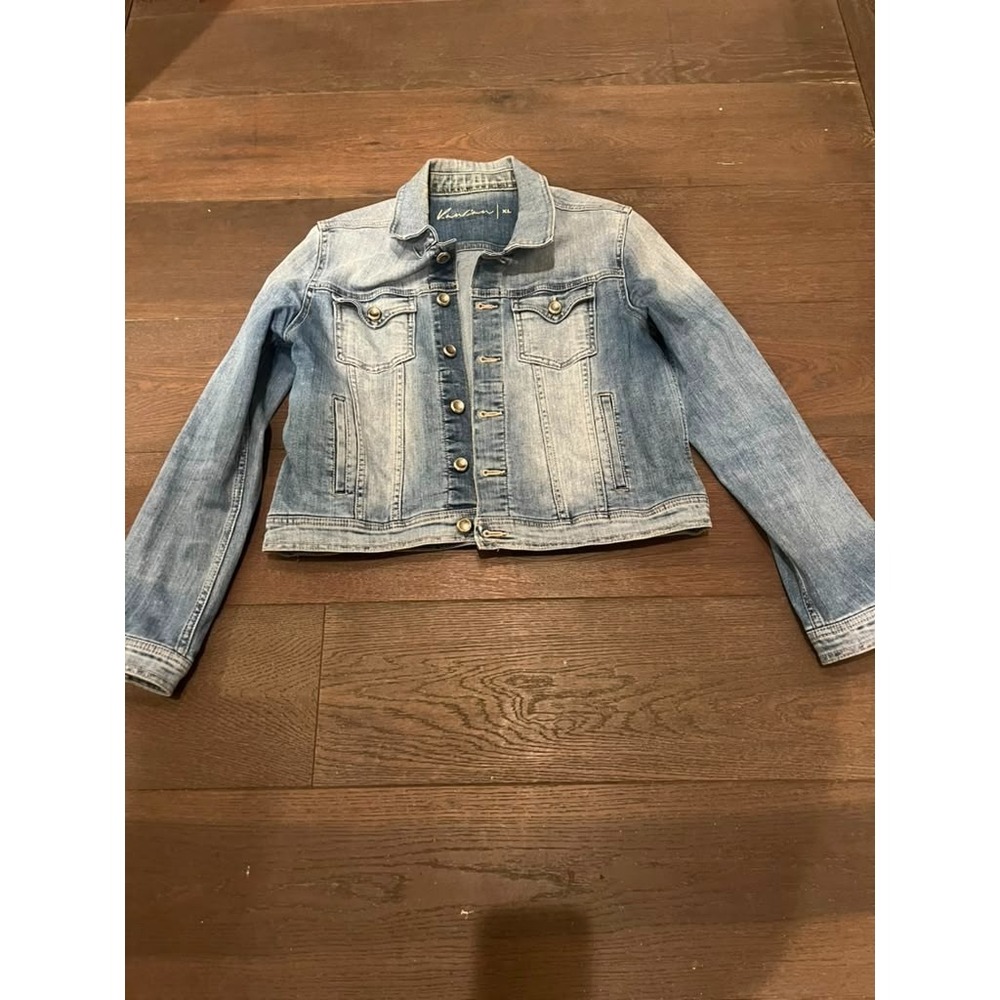 KanCan Women's XL Light Wash Stretch Denim Jacket Button Front Trucker Blue
